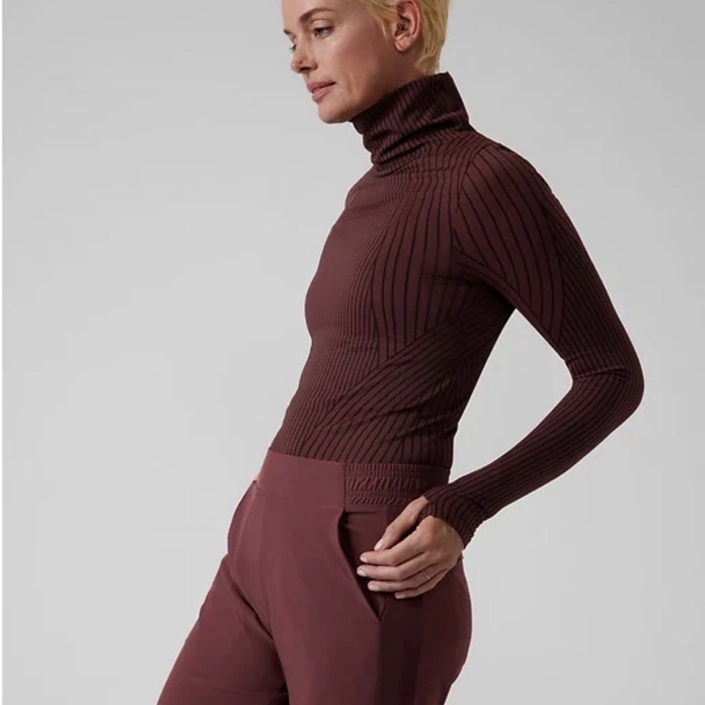 Athleta Flurry Endeavor Turtleneck shirt size S